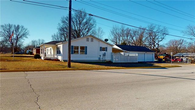1205 N Lynn Street, Nevada, MO 64772
