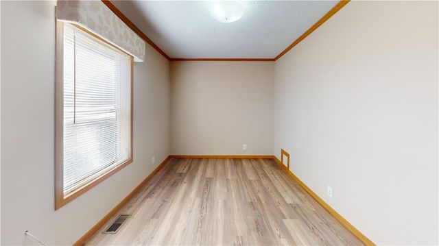 1205 N Lynn Street, Nevada, MO 64772