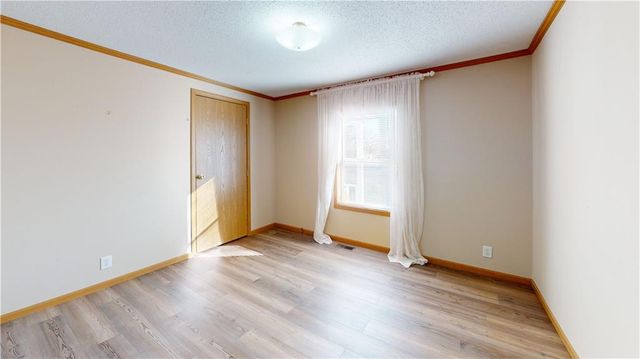 1205 N Lynn Street, Nevada, MO 64772