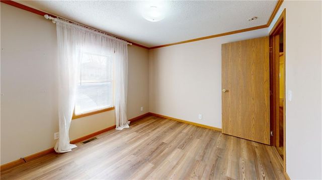 1205 N Lynn Street, Nevada, MO 64772