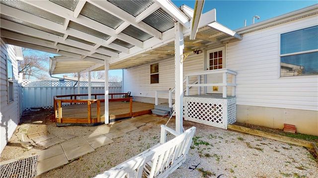 1205 N Lynn Street, Nevada, MO 64772