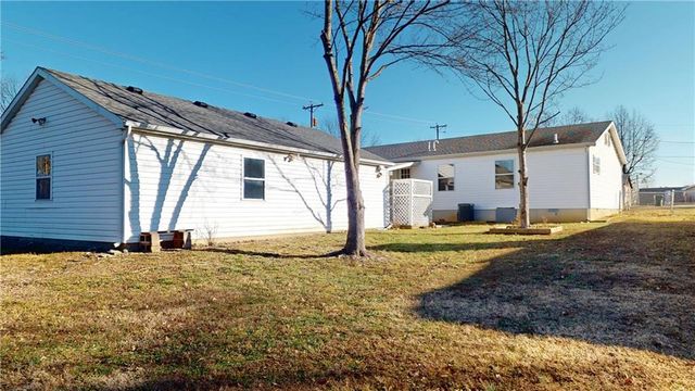 1205 N Lynn Street, Nevada, MO 64772