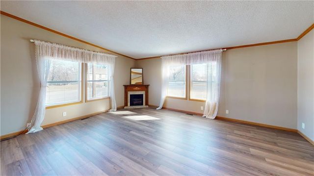 1205 N Lynn Street, Nevada, MO 64772