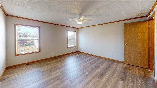 1205 N Lynn Street, Nevada, MO 64772