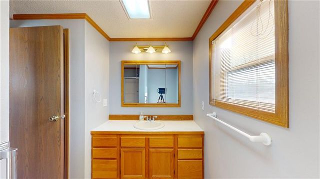 1205 N Lynn Street, Nevada, MO 64772