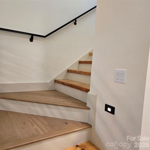 30 Sand Hill Road, Asheville, NC 28806