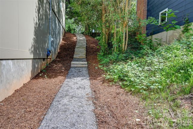 30 Sand Hill Road, Asheville, NC 28806