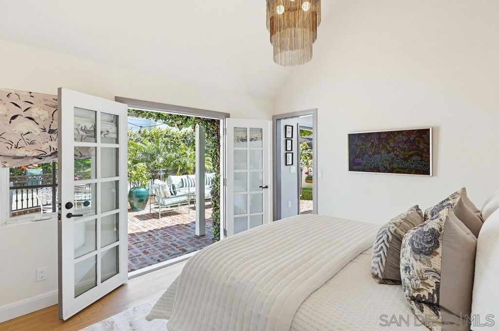 Image 15 of property listing at 4319 Del Mar Avenue, San Diego, CA 92107