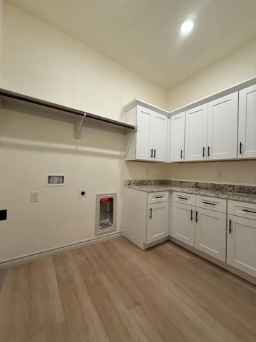 510 Stone Creek Dr, Coahoma, TX 79511