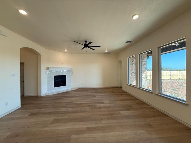 510 Stone Creek Dr, Coahoma, TX 79511