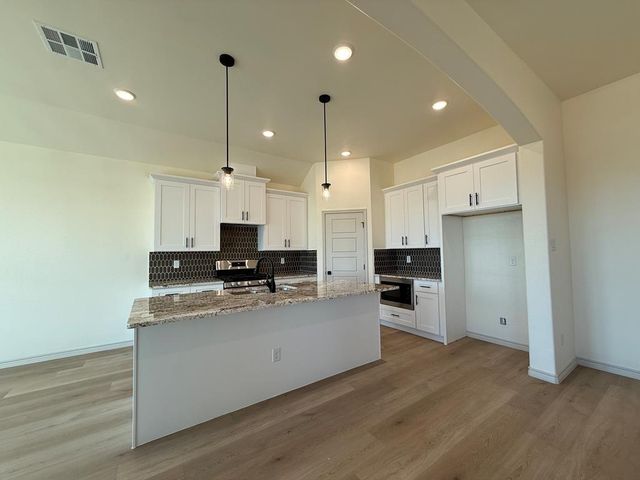 510 Stone Creek Dr, Coahoma, TX 79511