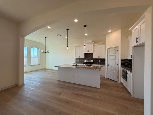 510 Stone Creek Dr, Coahoma, TX 79511