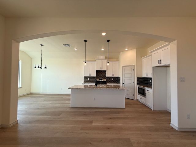 510 Stone Creek Dr, Coahoma, TX 79511