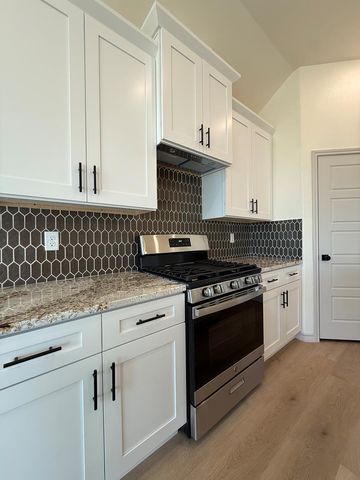 510 Stone Creek Dr, Coahoma, TX 79511