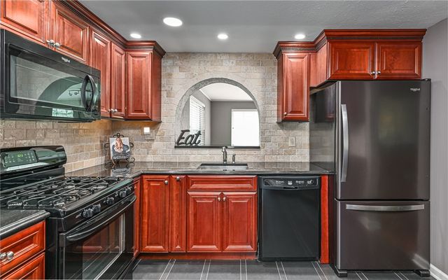 101 Upper Dr, Ross Twp, PA 15214