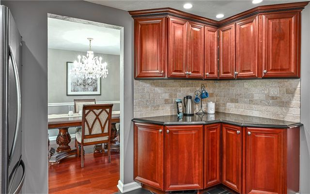 101 Upper Dr, Ross Twp, PA 15214