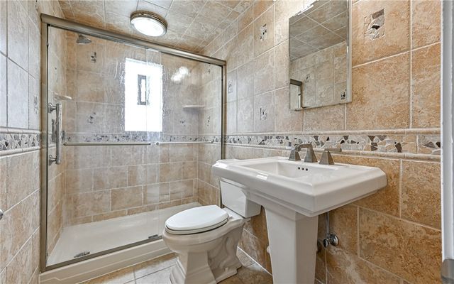 101 Upper Dr, Ross Twp, PA 15214