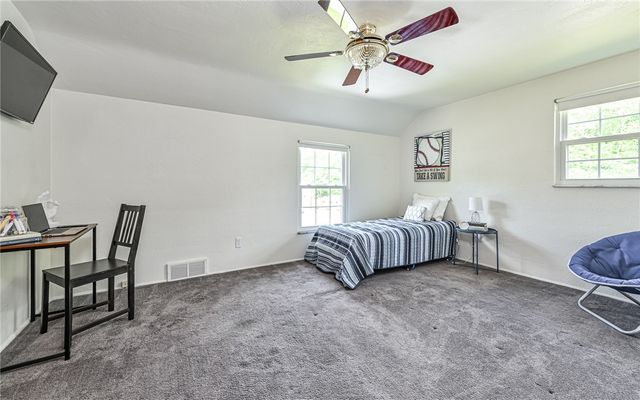 101 Upper Dr, Ross Twp, PA 15214
