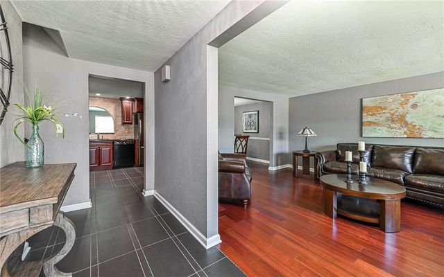 101 Upper Dr, Ross Twp, PA 15214