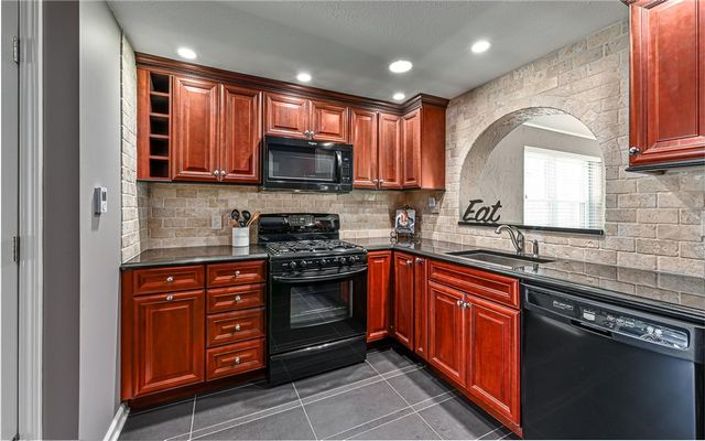 101 Upper Dr, Ross Twp, PA 15214