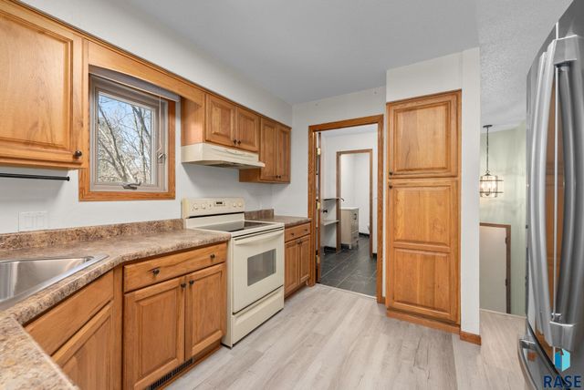 2305 S Royal Ct Court, Sioux Falls, SD 57106