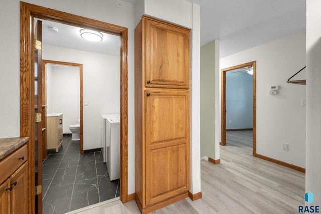 2305 S Royal Ct Court, Sioux Falls, SD 57106