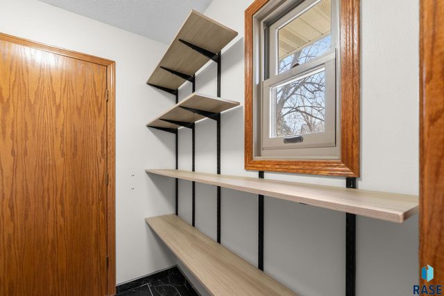 2305 S Royal Ct Court, Sioux Falls, SD 57106