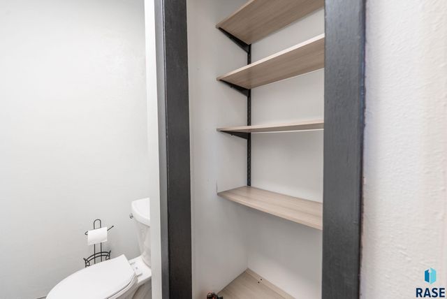 2305 S Royal Ct Court, Sioux Falls, SD 57106