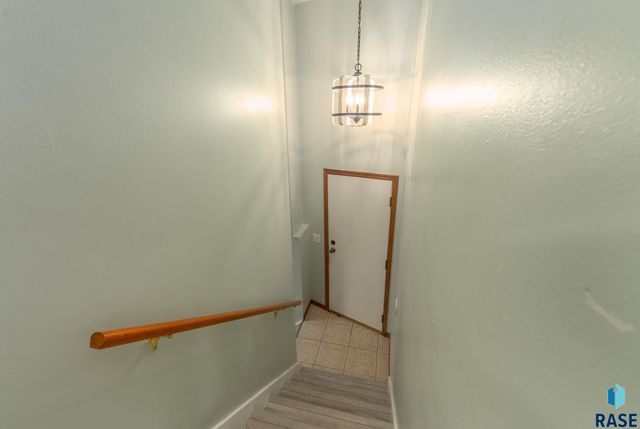 2305 S Royal Ct Court, Sioux Falls, SD 57106