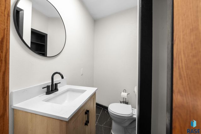 2305 S Royal Ct Court, Sioux Falls, SD 57106