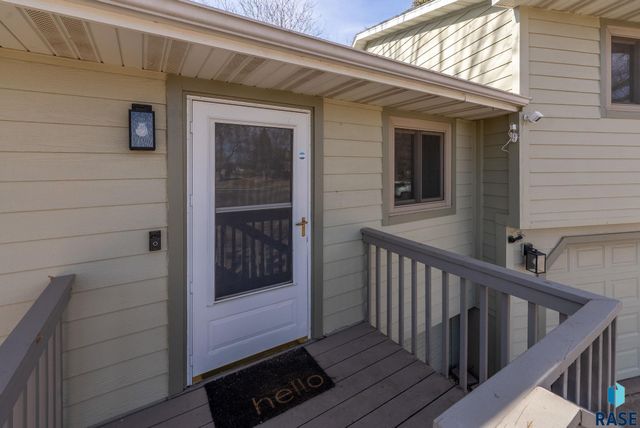 2305 S Royal Ct Court, Sioux Falls, SD 57106