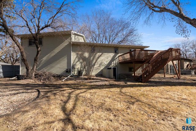 2305 S Royal Ct Court, Sioux Falls, SD 57106