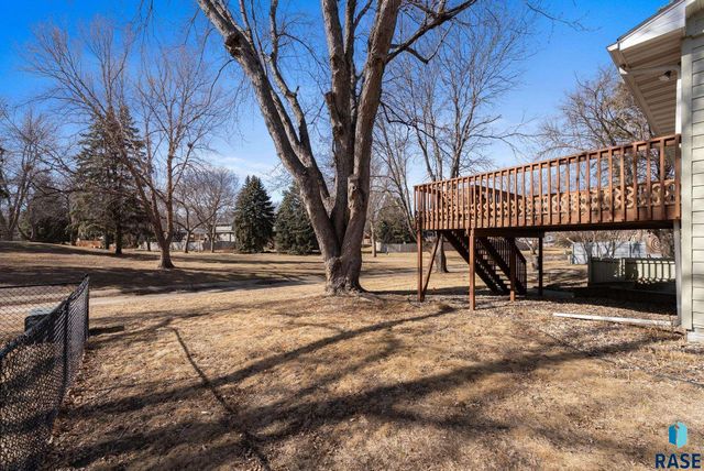 2305 S Royal Ct Court, Sioux Falls, SD 57106