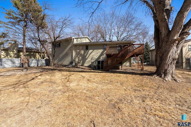 2305 S Royal Ct Court, Sioux Falls, SD 57106