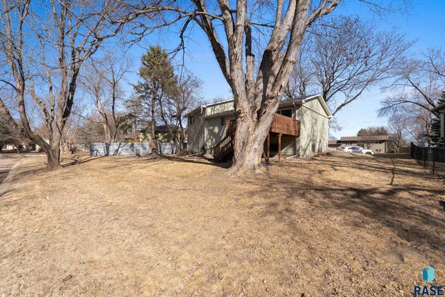 2305 S Royal Ct Court, Sioux Falls, SD 57106