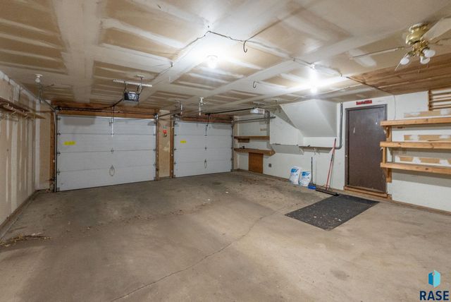 2305 S Royal Ct Court, Sioux Falls, SD 57106