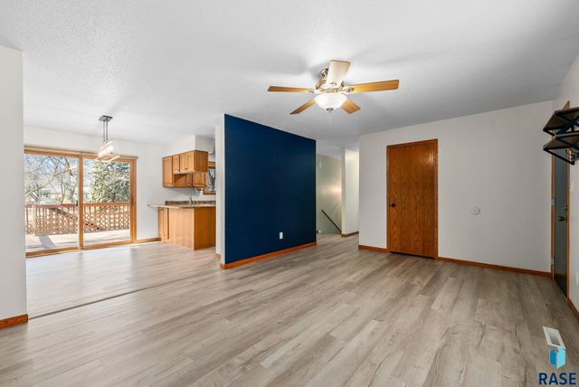 2305 S Royal Ct Court, Sioux Falls, SD 57106