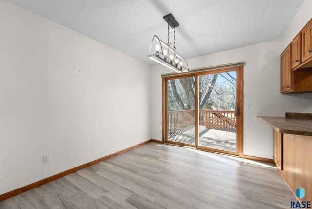 2305 S Royal Ct Court, Sioux Falls, SD 57106