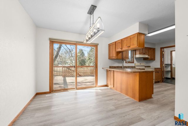 2305 S Royal Ct Court, Sioux Falls, SD 57106