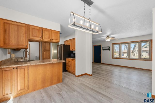 2305 S Royal Ct Court, Sioux Falls, SD 57106