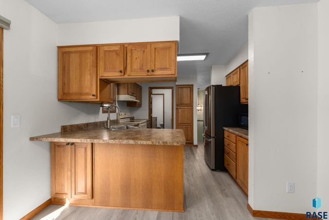 2305 S Royal Ct Court, Sioux Falls, SD 57106