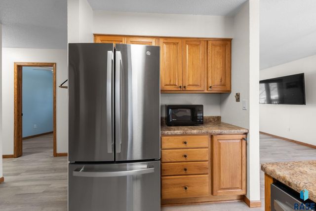 2305 S Royal Ct Court, Sioux Falls, SD 57106