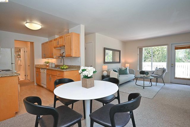 58 Marina Lakes Dr, Richmond, CA 94804