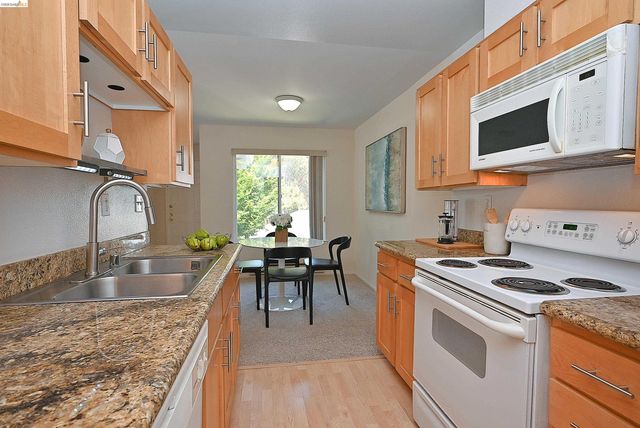 58 Marina Lakes Dr, Richmond, CA 94804