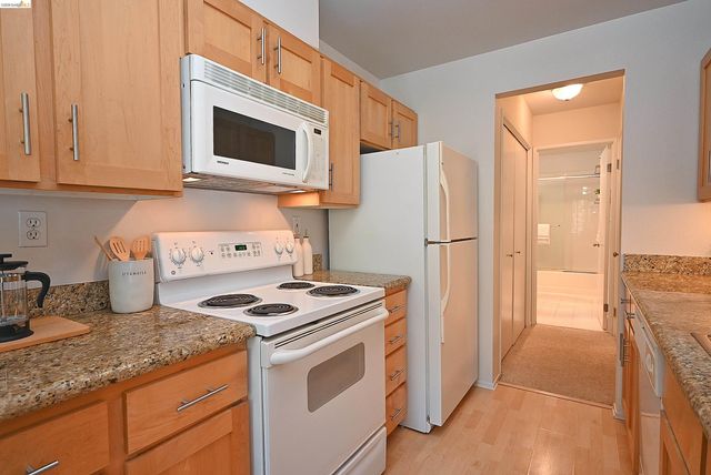 58 Marina Lakes Dr, Richmond, CA 94804