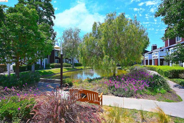 58 Marina Lakes Dr, Richmond, CA 94804