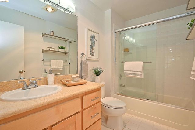 58 Marina Lakes Dr, Richmond, CA 94804