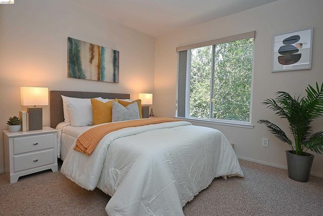 58 Marina Lakes Dr, Richmond, CA 94804