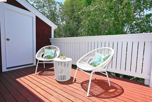 58 Marina Lakes Dr, Richmond, CA 94804