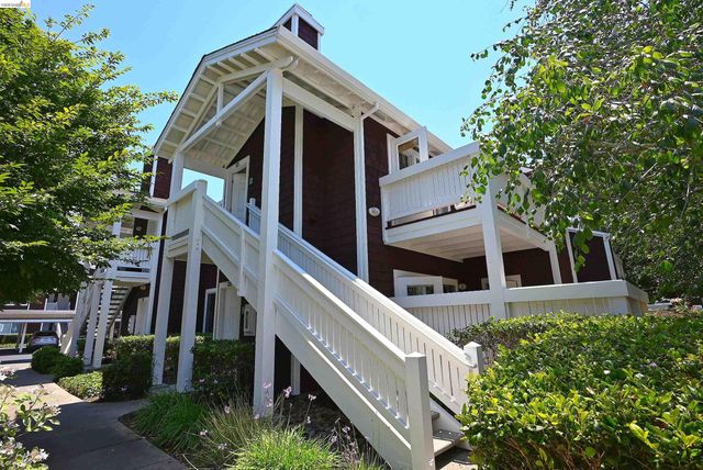 58 Marina Lakes Dr, Richmond, CA 94804